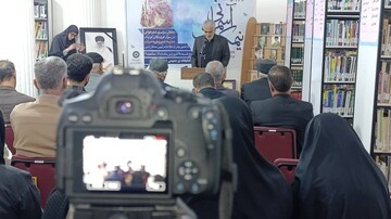 نوای شعر ، محفل نیمکتهای آسمانی در کتابخانه های لرستان طنین انداز شد