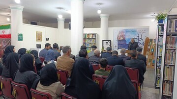 نوای شعر ، محفل نیمکتهای آسمانی در کتابخانه های لرستان طنین انداز شد