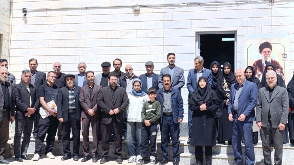 محفل " نیمکت های آسمانی" به یاد شهدای مظلوم میناب در  کتابخانه غدیر خرم‌آباد