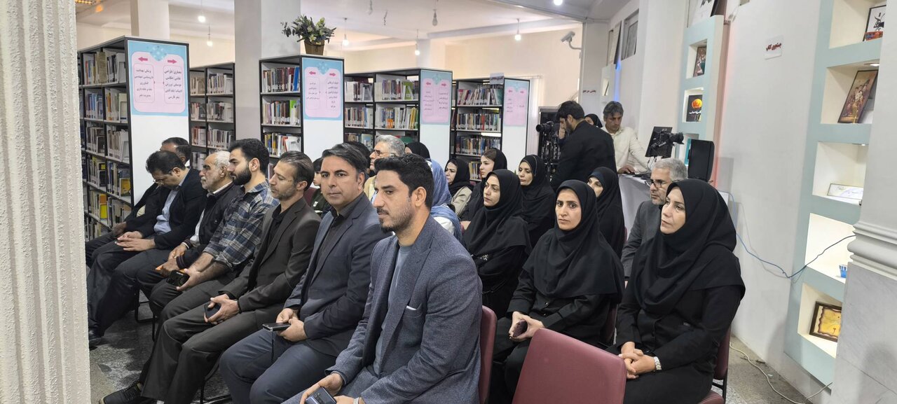 محفل " نیمکت های آسمانی" به یاد شهدای مظلوم میناب در کتابخانه غدیر خرمآباد
