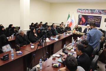 محفل ادبی «نبردِ نور» در گرگان برگزار شد