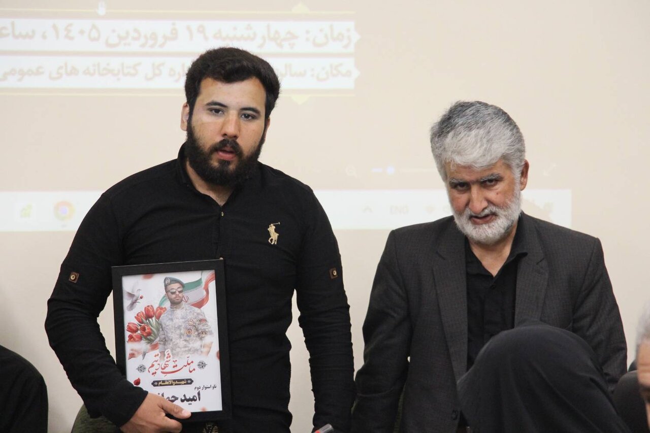 محفل ادبی «نبردِ نور» در گرگان برگزار شد