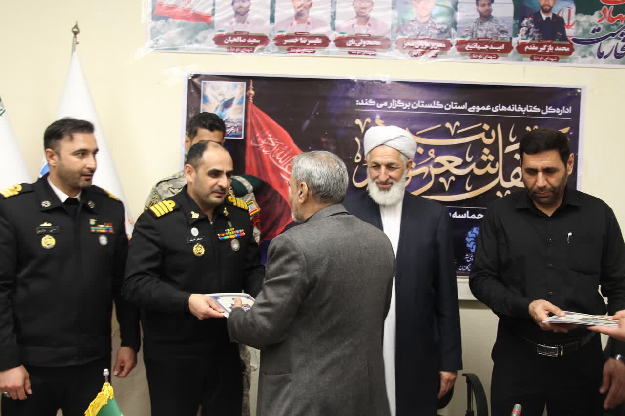 محفل ادبی «نبردِ نور» در گرگان برگزار شد