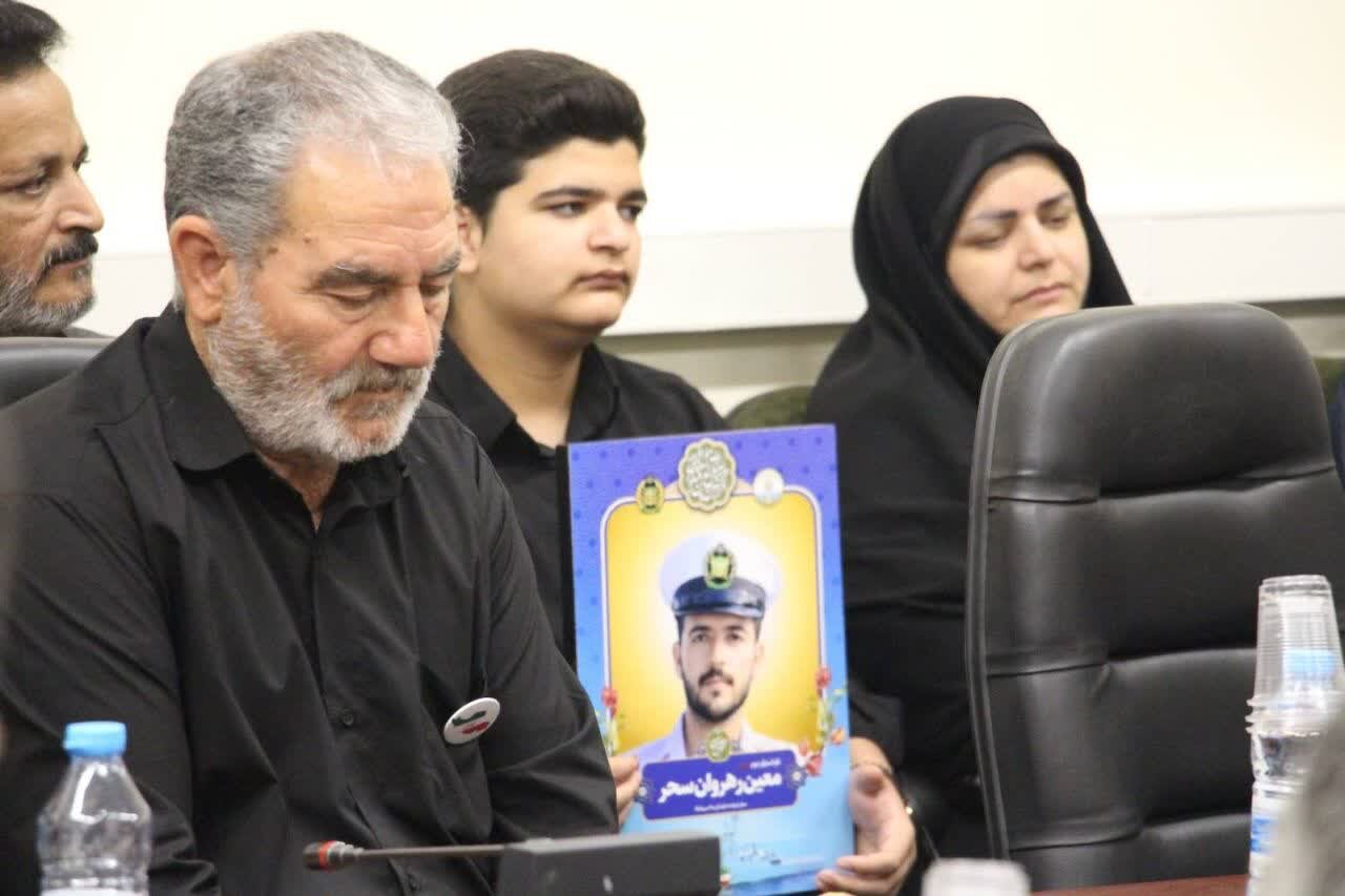 محفل ادبی «نبردِ نور» در گرگان برگزار شد