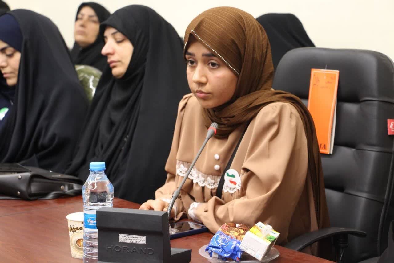 محفل ادبی «نبردِ نور» در گرگان برگزار شد