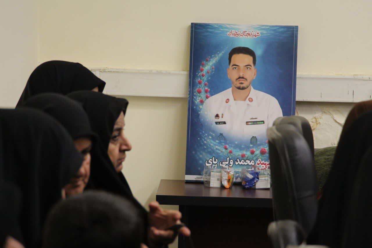 محفل ادبی «نبردِ نور» در گرگان برگزار شد