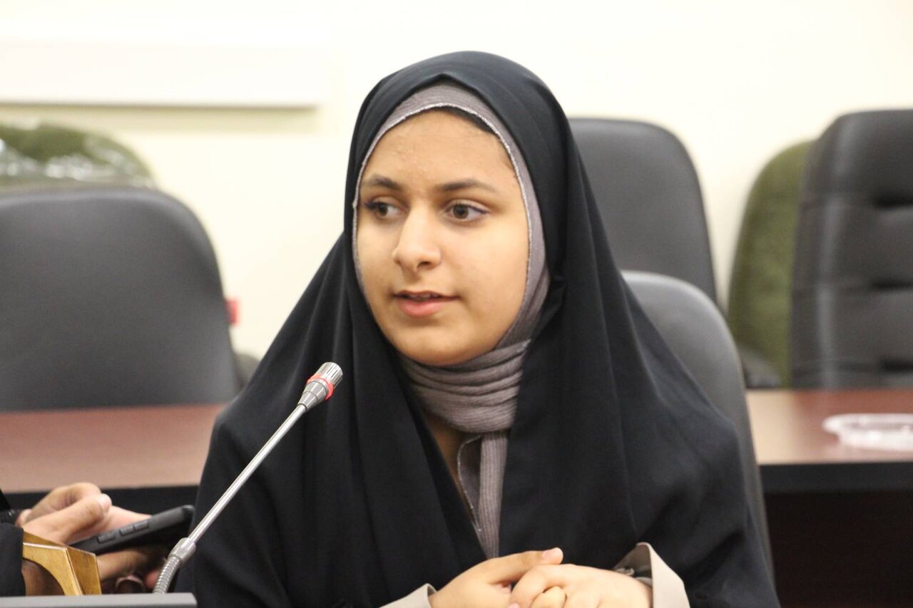 محفل شعرخوانی «نیمکت‌های آسمانی» در کتابخانه عمومی حکیم میرفندرسکی گرگان برگزار شد
