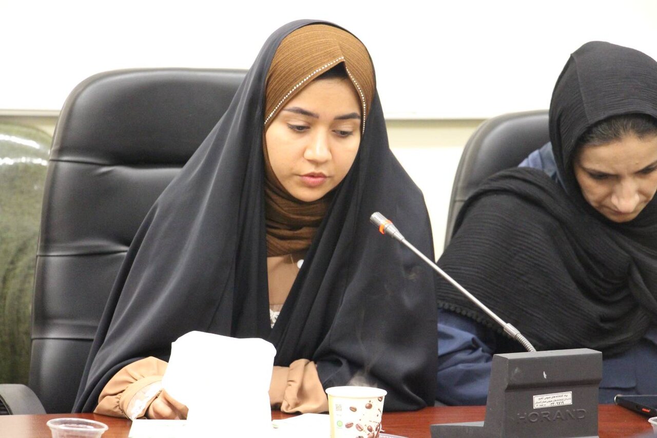 محفل شعرخوانی «نیمکت‌های آسمانی» در کتابخانه عمومی حکیم میرفندرسکی گرگان برگزار شد