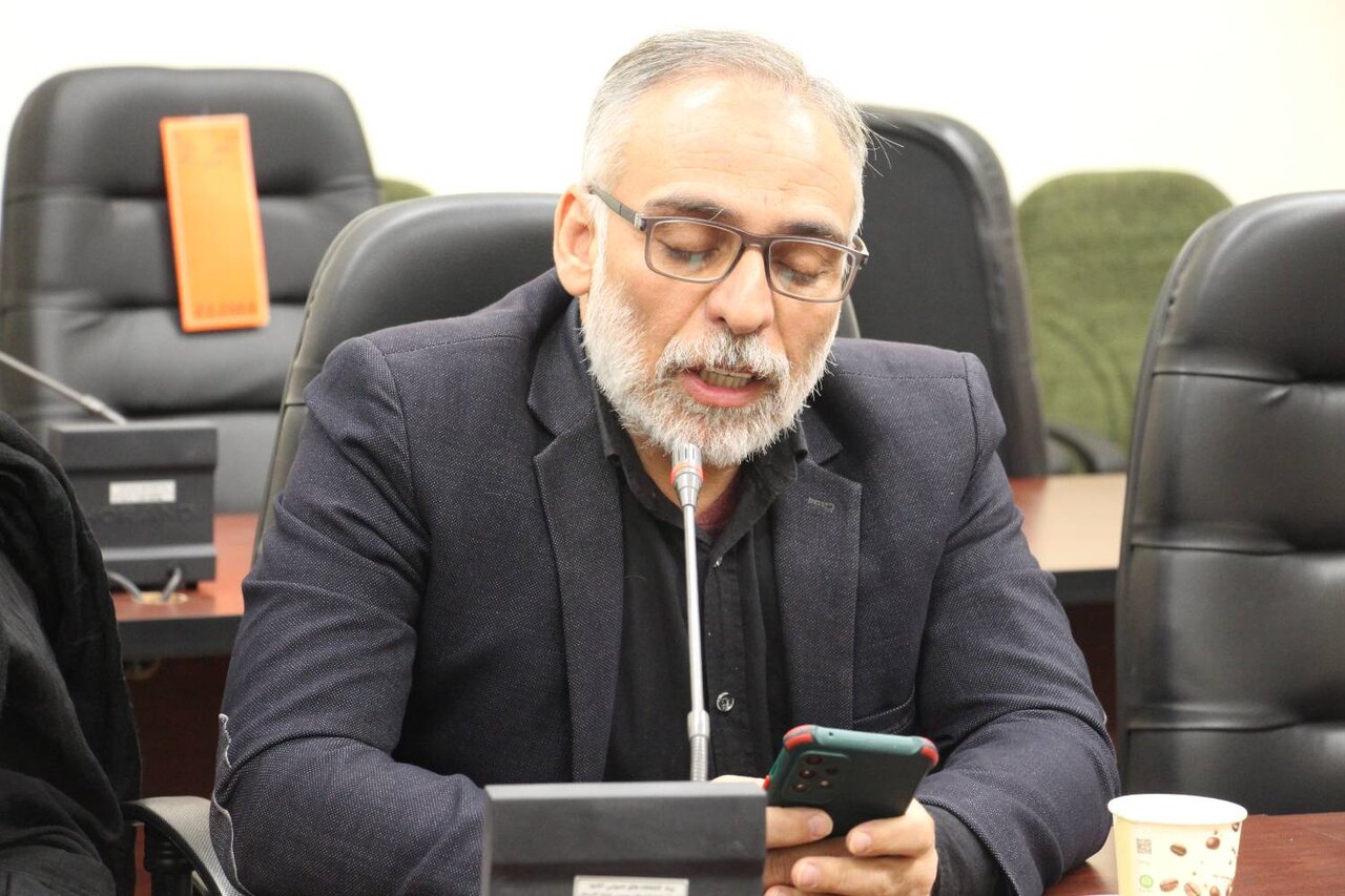 محفل شعرخوانی «نیمکت‌های آسمانی» در کتابخانه عمومی حکیم میرفندرسکی گرگان برگزار شد