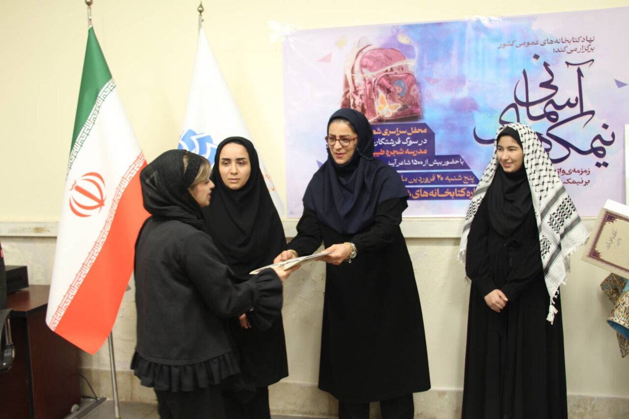 محفل شعرخوانی «نیمکت‌های آسمانی» در کتابخانه عمومی حکیم میرفندرسکی گرگان برگزار شد
