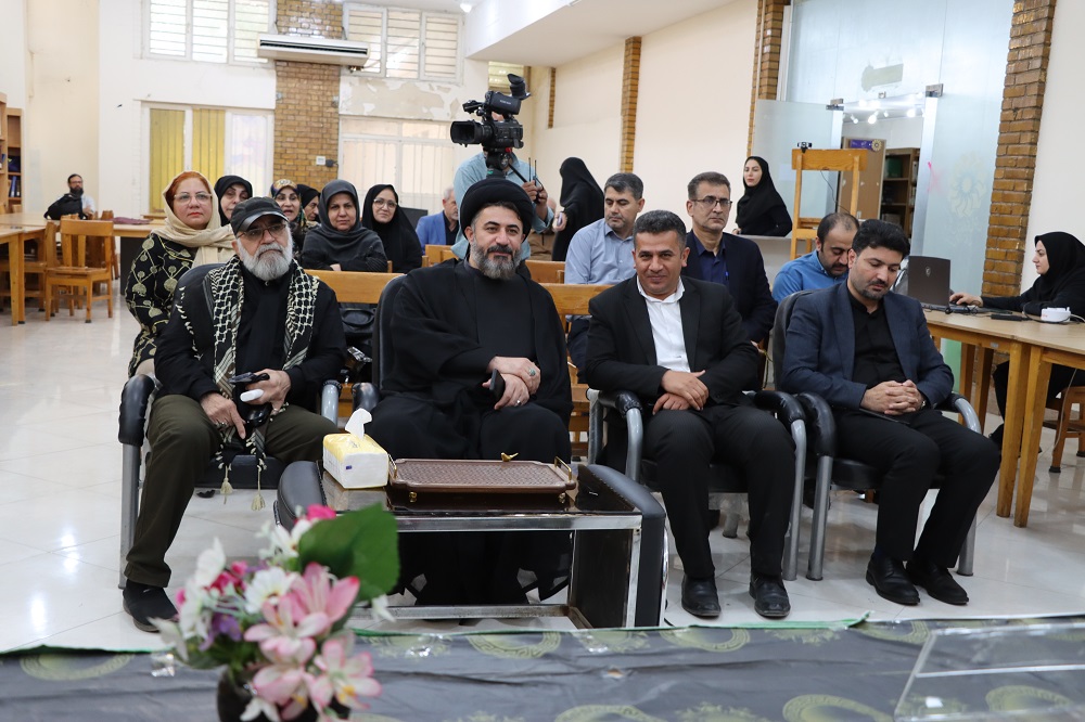 سوگ شعر برای فرشتگان کوچک میناب؛ با عنوان محفل ادبی «نیمکت‌های آسمانی» در کتابخانه شهید رجایی اهواز برگزار شد