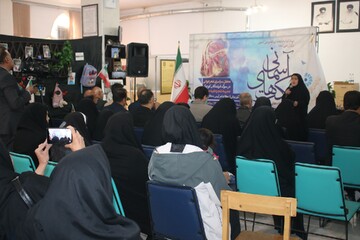 میزبانی کتابخانه آیت‌الله نجفی دهکردی از میهمانان «نیمکت‌های آسمانی»