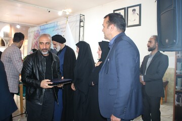 میزبانی کتابخانه آیت‌الله نجفی دهکردی از میهمانان «نیمکت‌های آسمانی»