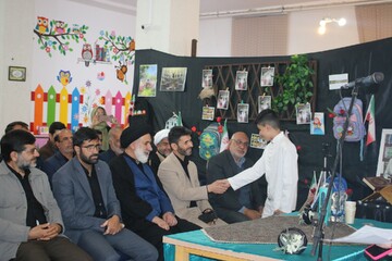 میزبانی کتابخانه آیت‌الله نجفی دهکردی از میهمانان «نیمکت‌های آسمانی»