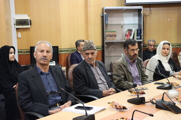 یزد به یاد فرشتگان کوچک میناب/شعرخوانی شاعران یزدی در سوگ فرشته‌های میناب در محفل «نیمکت‌های آسمانی»