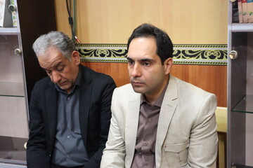 یزد به یاد فرشتگان کوچک میناب/شعرخوانی شاعران یزدی در سوگ فرشته‌های میناب در محفل «نیمکت‌های آسمانی»