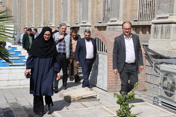 غرس نهال مثمر با حضور دبیرکل نهاد کتابخانه‌های عمومی کشور