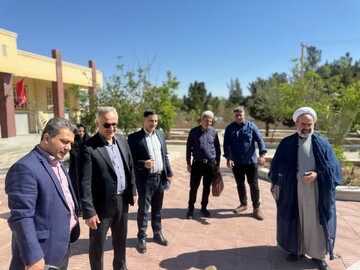 غرس نهال به یاد رهبر شهید حضرت آیت‌الله خامنه‌ای (قدس سره) و شهدای جنگ رمضان در کتابخانه‌های عمومی یزد