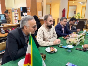 غرس نهال به یاد رهبر شهید حضرت آیت‌الله خامنه‌ای (قدس سره) و شهدای جنگ رمضان در کتابخانه‌های عمومی یزد