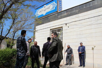 غرس نهال در پویش «باغ امین» در اداره کل کتابخانه‌های عمومی استان مرکزی