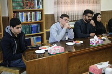 شعرخوانی شاعران استان مرکزی در سوگ فرشته‌های میناب در محفل «نیمکت‌های آسمانی»