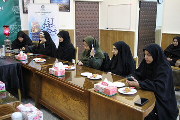 شعرخوانی شاعران استان مرکزی در سوگ فرشته‌های میناب در محفل «نیمکت‌های آسمانی»