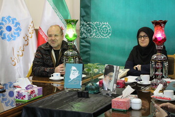 شعرخوانی شاعران استان مرکزی در سوگ فرشته‌های میناب در محفل «نیمکت‌های آسمانی»
