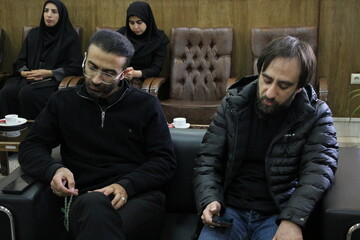 شعرخوانی شاعران استان مرکزی در سوگ فرشته‌های میناب در محفل «نیمکت‌های آسمانی»