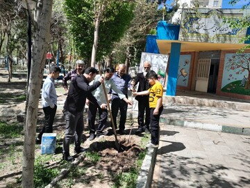 غرس نهال به یاد رهبر شهید حضرت آیت‌الله خامنه‌ای (قدس سره) و شهدای جنگ رمضان