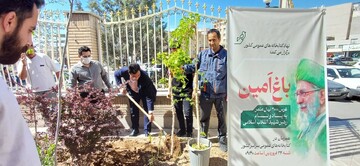 غرس نهال به یاد رهبر شهید حضرت آیت‌الله خامنه‌ای (قدس سره) و شهدای جنگ رمضان