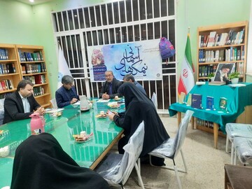 محفل شعر «نیمکت‌های آسمانی» در کتابخانه های عمومی شهرستان‌های یزد برگزار شد