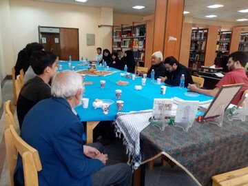 محفل شعر «نیمکت‌های آسمانی» در کتابخانه های عمومی شهرستان‌های یزد برگزار شد