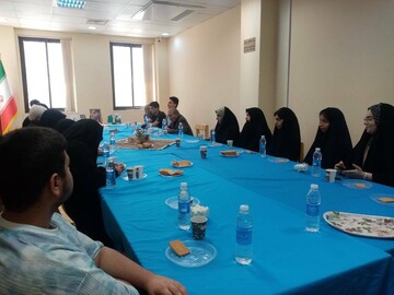 محفل شعر «نیمکت‌های آسمانی» در کتابخانه های عمومی شهرستان‌های یزد برگزار شد
