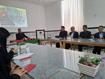 محفل شعر «نیمکت‌های آسمانی» در کتابخانه های عمومی شهرستان‌های یزد برگزار شد