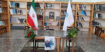 محفل شعر «نیمکت‌های آسمانی» در کتابخانه های عمومی شهرستان‌های یزد برگزار شد