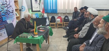 محفل شعر «نیمکت‌های آسمانی» در کتابخانه های عمومی شهرستان‌های یزد برگزار شد