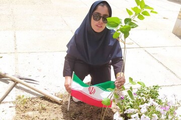 غرس نهال‌های مثمر در کتابخانه‌های عمومی استان بوشهر