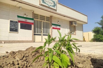 غرس نهال‌های مثمر در کتابخانه‌های عمومی استان بوشهر