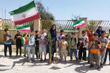 غرس نهال‌های مثمر در کتابخانه‌های عمومی استان بوشهر