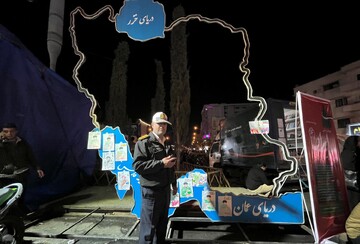 حضور کتابخانه سیار نهاد کتابخانه‌های عمومی کشور در میدان انقلاب