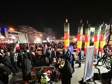 حضور کتابخانه سیار نهاد کتابخانه‌های عمومی کشور در میدان انقلاب