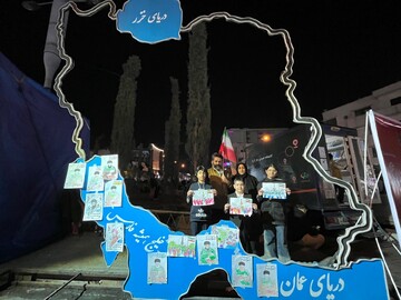 حضور کتابخانه سیار نهاد کتابخانه‌های عمومی کشور در میدان انقلاب