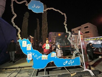 حضور کتابخانه سیار نهاد کتابخانه‌های عمومی کشور در میدان انقلاب