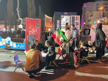 حضور کتابخانه سیار نهاد کتابخانه‌های عمومی کشور در میدان انقلاب