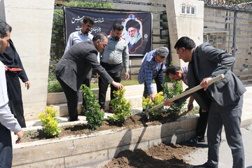 غرس نهال در پویش ملی «باغ امین» با حضور مدیرکل کتابخانه های عمومی استان خراسان رضوی