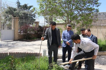 غرس نهال در پویش ملی «باغ امین» با حضور مدیرکل کتابخانه های عمومی استان خراسان رضوی