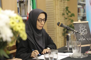 نیمکت های خالی