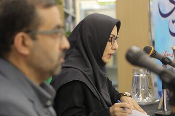 نیمکت های خالی