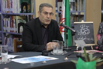نیمکت های خالی