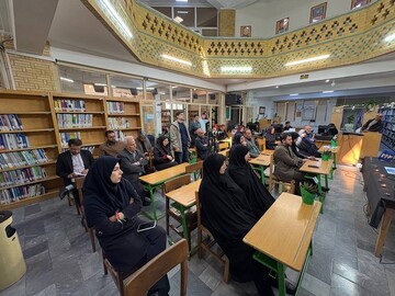 نیمکت های خالی